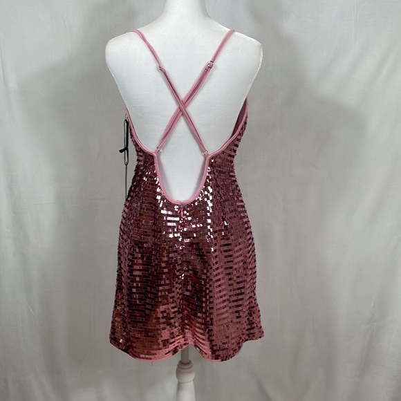 H:ours Amias Dress Size M NWT Pink Sequins Sparkle - Picture 3 of 16